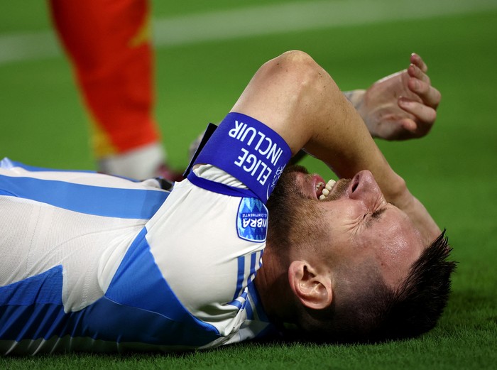 Soccer Football - Copa America 2024 - Final - Argentina v Colombia - Hard Rock Stadium, Miami, Florida, United States - July 14, 2024 Argentinas Lionel Messi reacts after sustaining an injury REUTERS/Agustin Marcarian     TPX IMAGES OF THE DAY