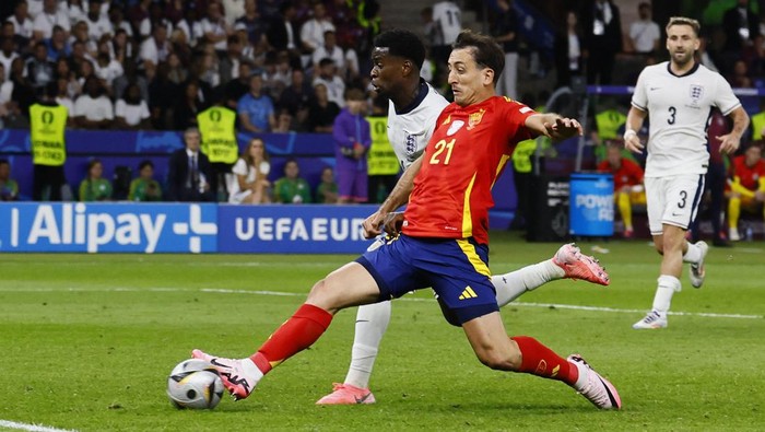 Soccer Football - Euro 2024 - Final - Spain v England - Berlin Olympiastadion, Berlin, Germany - July 14, 2024 Spains Mikel Oyarzabal scores their second goal REUTERS/Wolfgang Rattay
