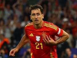Mikel Oyarzabal, Pahlawan tapi Dicap Pengkhianat