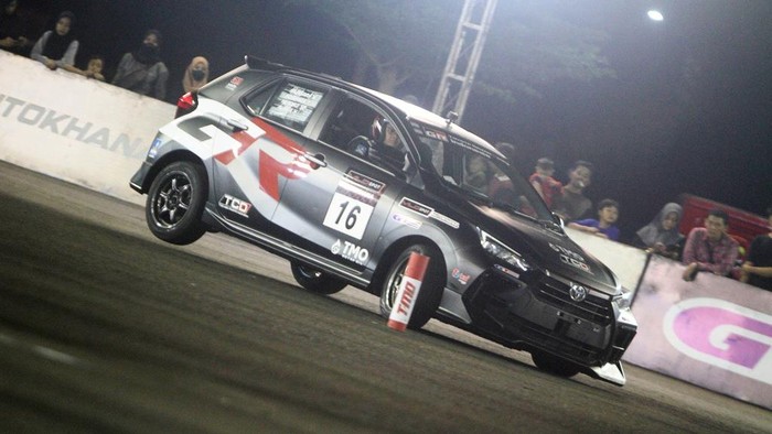 MLDSPOT Autokhana Di Kejurnas MLDSPOT Autokhana, Adrianza Yunial tampil sip bareng Toyota Gazoo Racing Indonesia (TGRI). Dia menjadi yang tercepat di Sirkuit MPP Sidoarjo. kejurnas autokhana