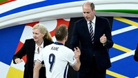 Harry Kane dihibur Pangeran William. Pada Euro 2024 ini Kane juga berdiri di daftar pencetak gol terbanyak dengan tiga gol. Namun, Kane bercokol bersama Georges Mikautadze, Jamal Musiala, Dani Olmo, Cody Gakpo, dan Ivan Schranz.  