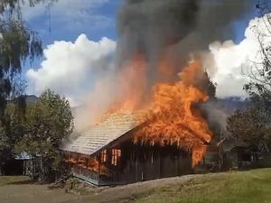 OPM Bakar Sekolah Ternyata gegara Tak Kebagian Dana Desa OPM Bakar Sekolah Ternyata gegara Tak Kebagian Dana Desa