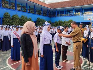 Heboh KDM Minta Siswa Masuk Jam 6 Pagi, Apa Ideal? Heboh KDM Minta Siswa Masuk Jam 6 Pagi, Apa Ideal?