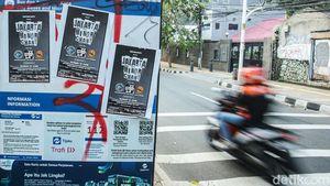 Duh, Papan Informasi JakLingko Kena Vandalisme