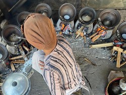 Menengok Serabi Legend Karangdowo, Masih Setia Pakai Tungku-Kayu Bakar