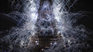 Pesta Kembang Api Meriahkan Perayaan Bastille Day di Paris
