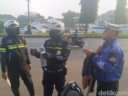 Terjaring Operasi Patuh di Bogor, 2 Pelajar Tak Berhelm Ketahuan Bawa Ciu