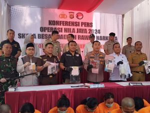 Polisi Temukan Banyak Bong Saat Operasi Narkoba di Rumah Warga Kalipasir Polisi Temukan Banyak Bong Saat Operasi Narkoba di Rumah Warga Kalipasir