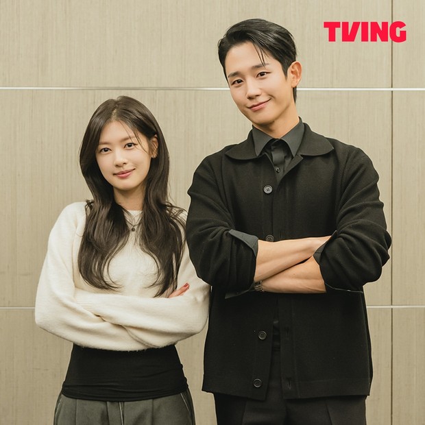 Potret Jung So Min dan Jung Hae In dalam pembacaan naskah drama 'Love Next Door'