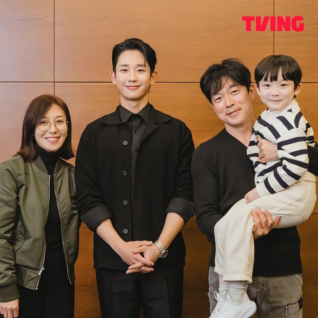 Potret para pemeran drama 'Love Next Door'