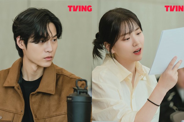 Potret Yoon Ji On dan Kim Ji Eun dalam pembacaan naskah drama 'Love Next Door'