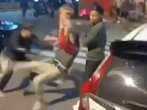 Niat Tagih Utang, Pria di Mataram Dikeroyok 4 Orang hingga Babak Belur Niat Tagih Utang, Pria di Mataram Dikeroyok 4 Orang hingga Babak Belur