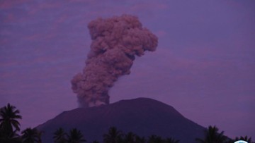 Gunung Ibu Erupsi 16 Kali, Warga Diimbau Tak Beraktivitas di Radius 4 Km