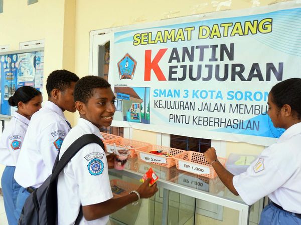 Sekolah di Sorong Terapkan Kantin Kejujuran untuk Siswa