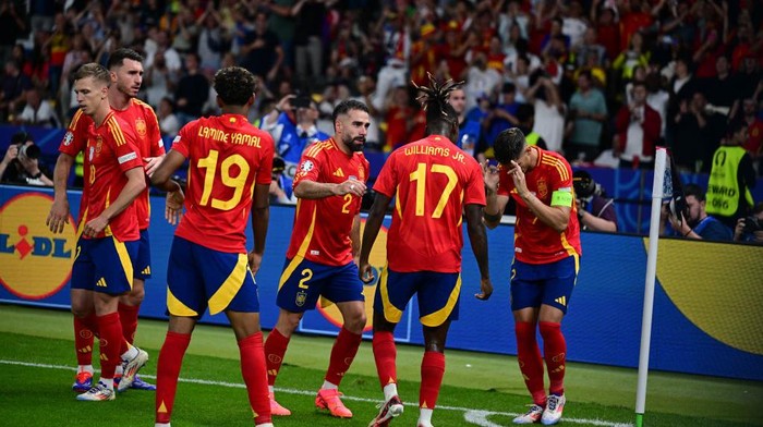 BERLIN, GERMANY - JULY 14: Nico Williams (17) of Spain celebrates with his teammates after scoring a goal during the UEFA EURO 2024 final match between Spain and England at Olympiastadion in Berlin, Germany on July 14, 2024. (Photo by Oguz Yeter/Anadolu via Getty Images)