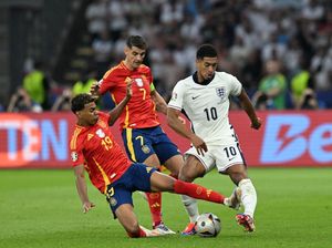 Alot! Spanyol Vs Inggris Imbang di Babak Pertama Alot! Spanyol Vs Inggris Imbang di Babak Pertama