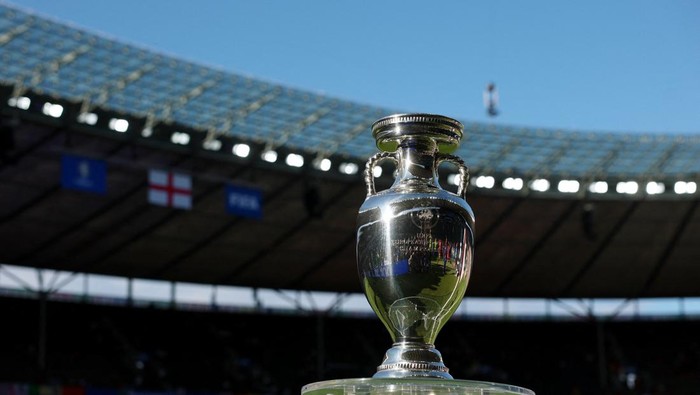 Soccer Football - Euro 2024 - Final - Spain v England - Berlin Olympiastadion, Berlin, Germany - July 14, 2024 The European Championship trophy is displayed inside the stadium before the match REUTERS/Lee Smith