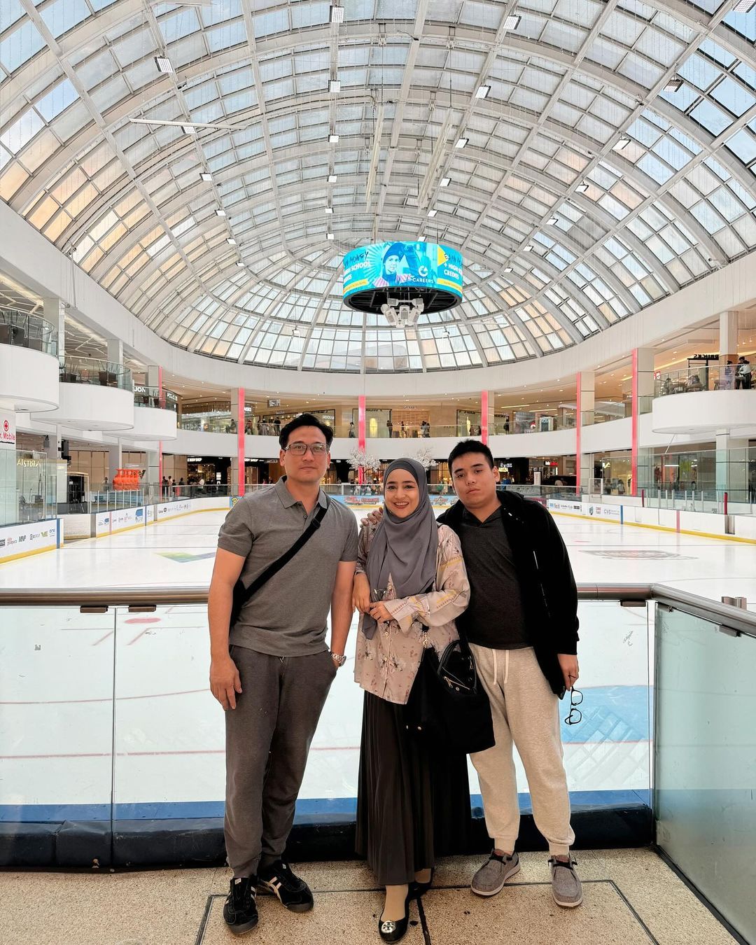 Tengku Firmansyah dan Cindy Fatikasari