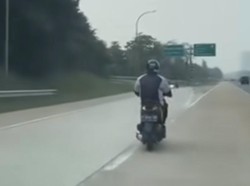 Viral Pengendara Motor Mau ke Sentul Nyelonong Masuk Tol Jagorawi