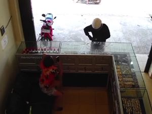 Detik-detik Perampokan Toko Emas di Bangka Selatan, Pelaku Bawa Pistol