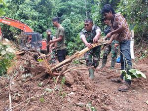 Pangdam IM Perintahkan Anggota Renovasi Makam Cut Meutia-Teuku Umar Pangdam IM Perintahkan Anggota Renovasi Makam Cut Meutia-Teuku Umar