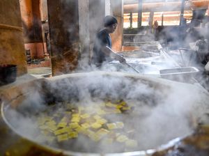 Perajin Tahu di Sumedang Kurangi Produksi Gara-gara Kedelai Mahal Perajin Tahu di Sumedang Kurangi Produksi Gara-gara Kedelai Mahal