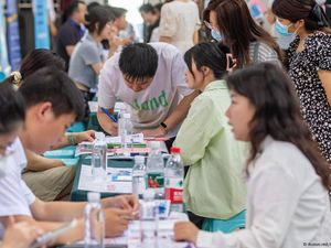 Ekonomi Melemah, Anak Muda di China Cari Pekerjaan Alternatif Ekonomi Melemah, Anak Muda di China Cari Pekerjaan Alternatif