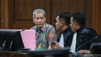 Ekspresi Jemy Sutjiawan Dituntut 4 Tahun Penjara Kasus Korupsi BTS