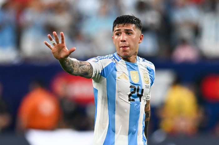 EAST RUTHERFORD, NEW JERSEY - JULY 9: Enzo Fernandez #24 of Argentina signals downfield during the Copa America 2024 semifinal match between Argentina and Canada at MetLife Stadium on July 9, 2024 in East Rutherford, New Jersey. (Photo by Stephen Nadler/ISI Photos/Getty Images)