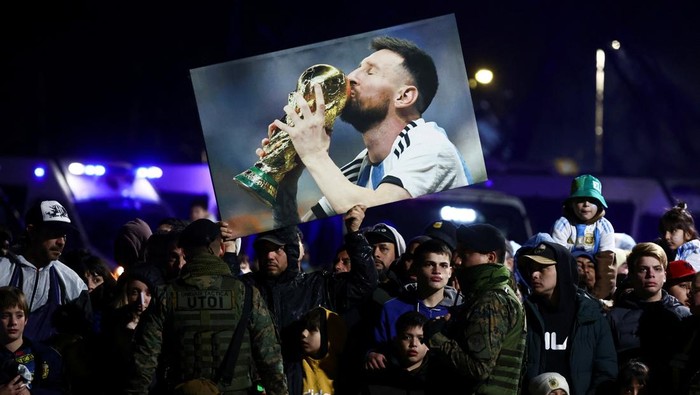 Argentina's national team bus arriving after winning the Copa America in Buenos Aires, Argentina July 15, 2024. REUTERS/Tomas Cuesta
