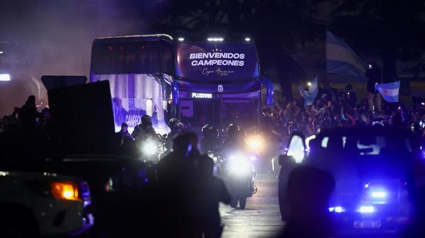 Euforia Suporter Sambut Timnas Argentina di Buenos Aires