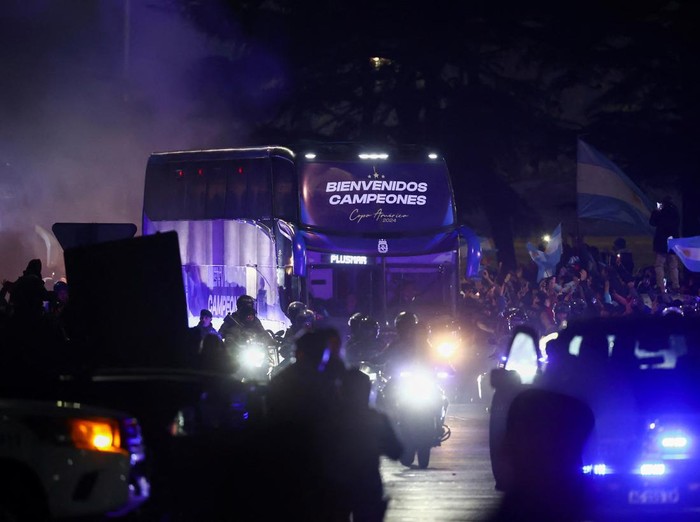 Argentina's national team bus arriving after winning the Copa America in Buenos Aires, Argentina July 15, 2024. REUTERS/Tomas Cuesta