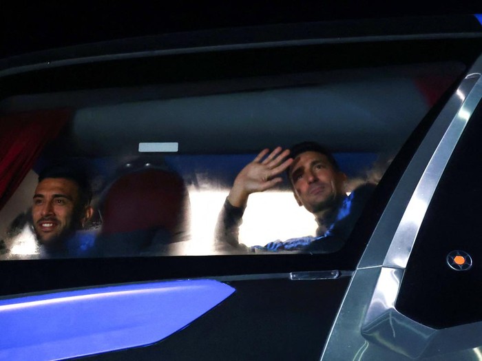 Argentina's national team bus arriving after winning the Copa America in Buenos Aires, Argentina July 15, 2024. REUTERS/Tomas Cuesta