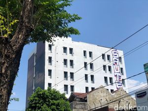 Vandalisme Sasar Dinding Gedung 8 Lantai di Jogja Dibuat dalam Semalam Vandalisme Sasar Dinding Gedung 8 Lantai di Jogja Dibuat dalam Semalam