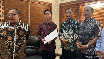 Gibran Tiba di DPRD Solo untuk Ajukan Mundur dari Kursi Wali Kota