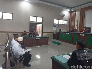 Sidang Pledoi Konten Viral Tukar Pasangan, Gus Samsudin Minta Bebas Sidang Pledoi Konten Viral Tukar Pasangan, Gus Samsudin Minta Bebas