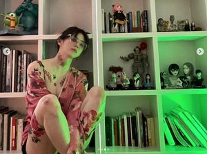 7 Gaya Han So Hee Bertato Bunga di Sekujur Tubuh, Tuai Pro Kontra Netizen