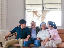 12 Tips Memikat Hati Calon Mertua agar Mudah Dapat Restu