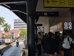 Imbas Macet Jl Juanda Jakpus, Penumpang Keluhkan Tunggu Bus TransJ Lebih Lama