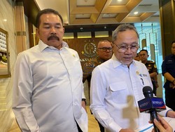 RI Darurat Barang Impor Ilegal, Zulhas Bentuk Satgas-Gandeng Kejagung