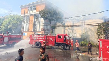 Penampakan Gedung GDLN Universitas Udayana Bali Terbakar