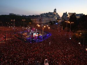 Lautan Manusia Rayakan Kemenangan Timnas Spanyol