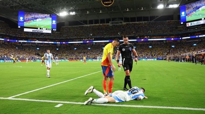 MIAMI GARDENS, FLORIDA - JULY 14: Lionel Messi of Argentina lies on the grass with an injury during the CONMEBOL Copa America 2024 Final match between Argentina and Colombia at Hard Rock Stadium on July 14, 2024 in Miami Gardens, Florida. (Photo by Maddie Meyer/Getty Images)