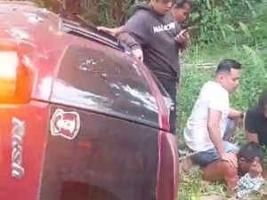 Mobil Polisi di Agam Terguling Saat Bawa Pelaku Pencabulan