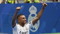 Lokasi perkenalan Mbappe berlangsung di Santiago Bernabeu, Selasa (16/7/2024) sore WIB. Presiden Florentino Perez memulainya dengan sebuah pidato terkait sejarah Madrid.