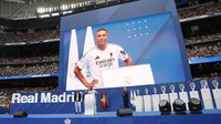 Mbappe menggunakan nomor punggung 9 di Madrid. Jersey Mbappe juga sudah dijual secara resmi oleh Madrid sejak 11 Juli.