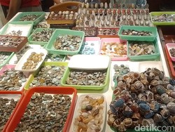 Pasar Batu Akik Rawa Bening: Kilaunya Tetap Bersinar Tak Tertutup Zaman