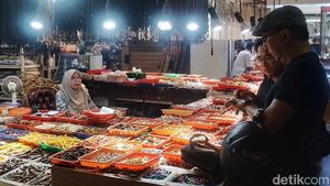 Pasar Batu Akik Rawa Bening Tetap Berkilau