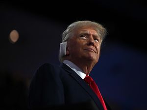 Ada Masalah Mesin, Pesawat Trump Mendarat Darurat Saat Akan Kampanye Ada Masalah Mesin, Pesawat Trump Mendarat Darurat Saat Akan Kampanye