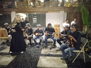 Kisah Grup Musik Keroncong Irama Pusaka Cirebon yang Menolak Punah Kisah Grup Musik Keroncong Irama Pusaka Cirebon yang Menolak Punah